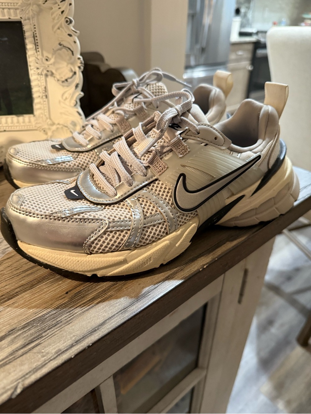 Nike women’s V2K run shoes - Picture 2 of 4